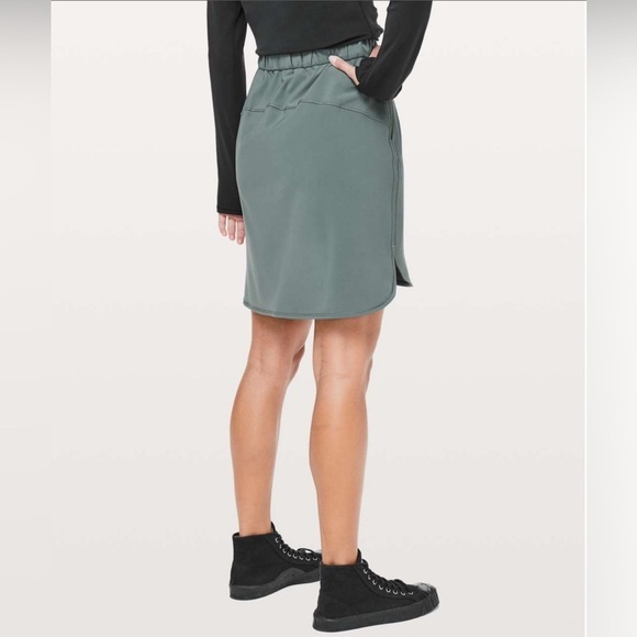 Lululemon On The Fly Skirt *21"
Sea Steel Size 6 - Picture 3 of 12